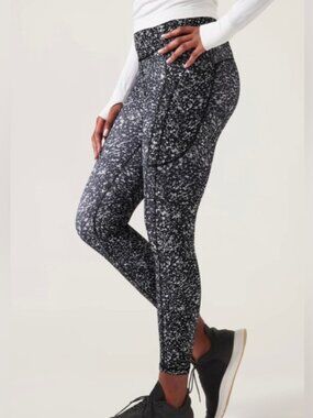 Athleta Ultimate Stash Textured 7/8 Tight Leggings Storm Texture Black Medium M